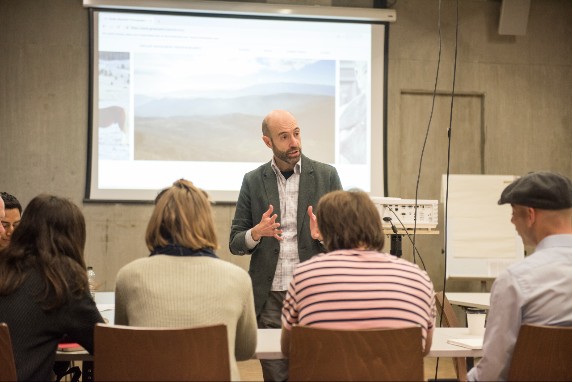 engaged-audience-listens-to-a-passionate-speaker-a-2026-01-09-10-45-37-utc_edit